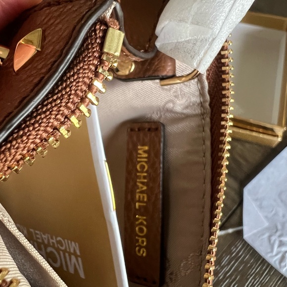 MICHAEL KORS Wristlet - Picture 10 of 11